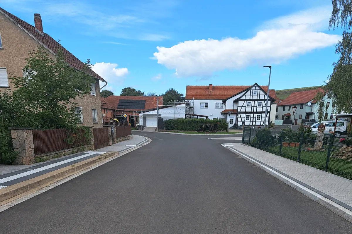 Die Suhltalstraße in Ettenhausen a. d. Suhl wurde grundhaft ausgebaut.